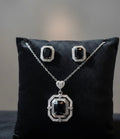 neckles and earring