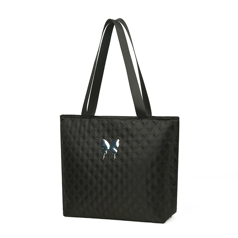 Ladies' fashionable commuter-style shoulder bag is selling well. It's a handbag.
