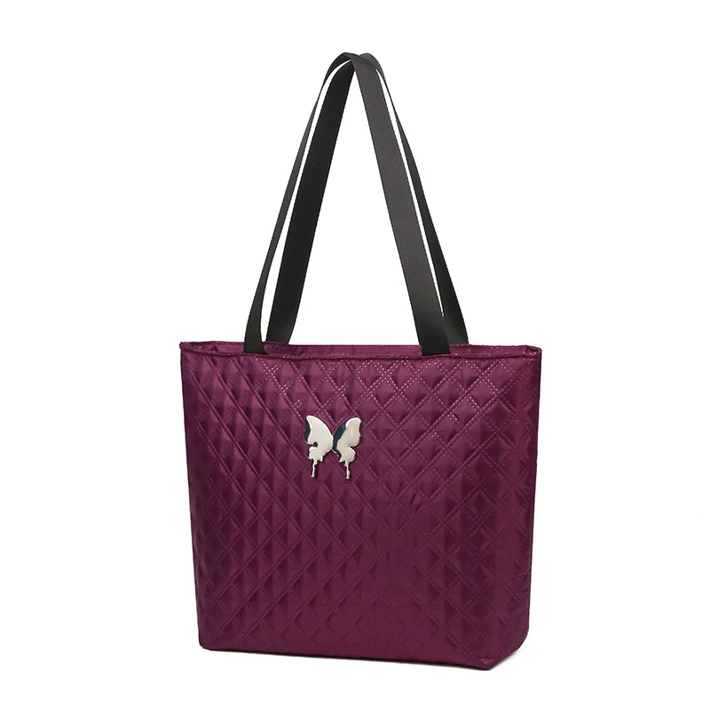Ladies' fashionable commuter-style shoulder bag is selling well. It's a handbag.