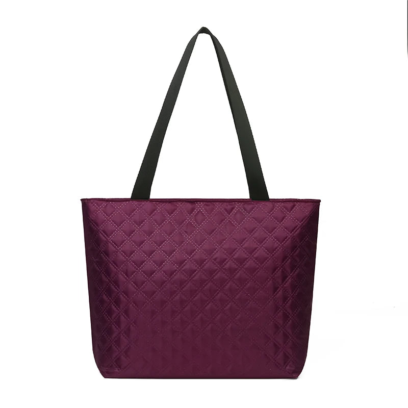 Ladies' fashionable commuter-style shoulder bag is selling well. It's a handbag.