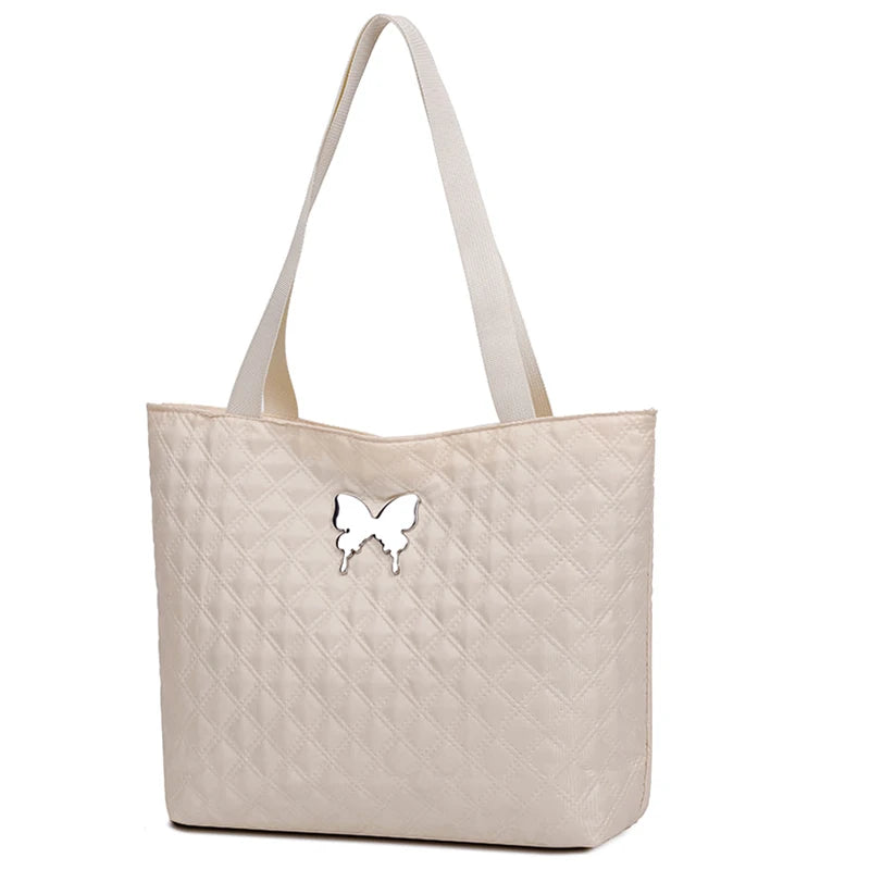 Ladies' fashionable commuter-style shoulder bag is selling well. It's a handbag.